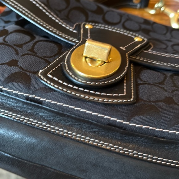 Legacy crossbody Black. Signature c canvas and leather - Picture 6 of 11